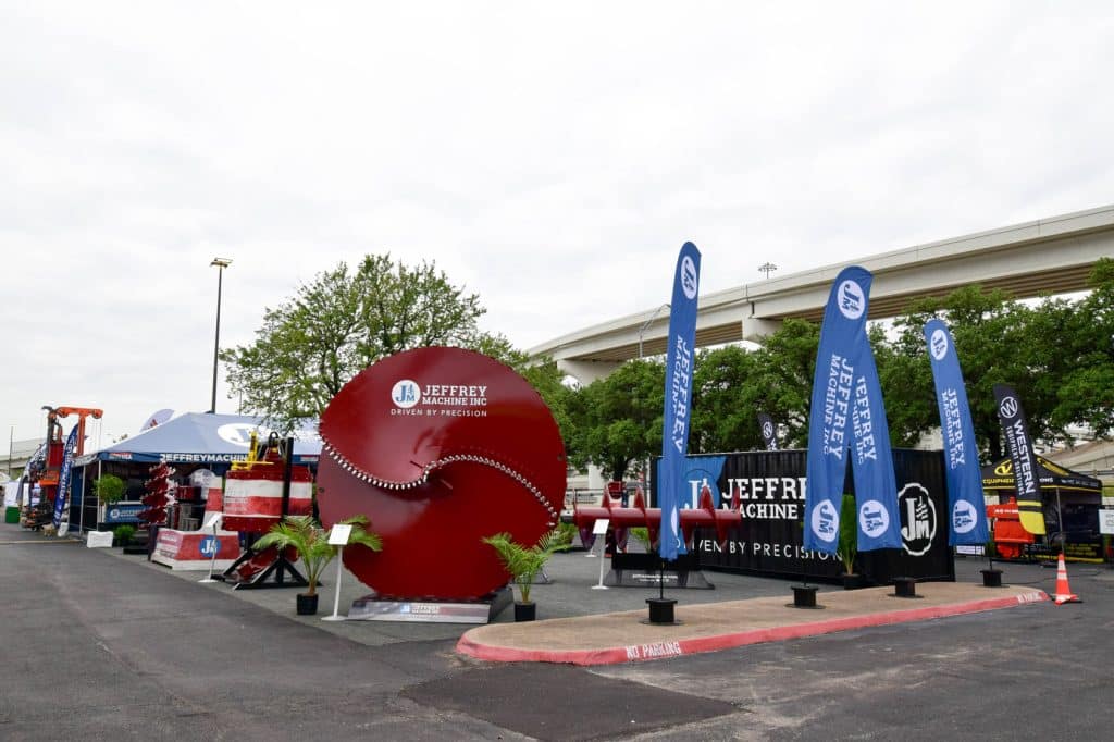 Custom outdoor tradeshow exhibit