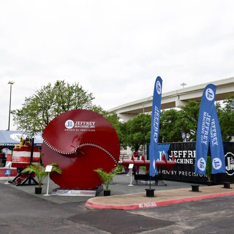 Custom outdoor tradeshow exhibit